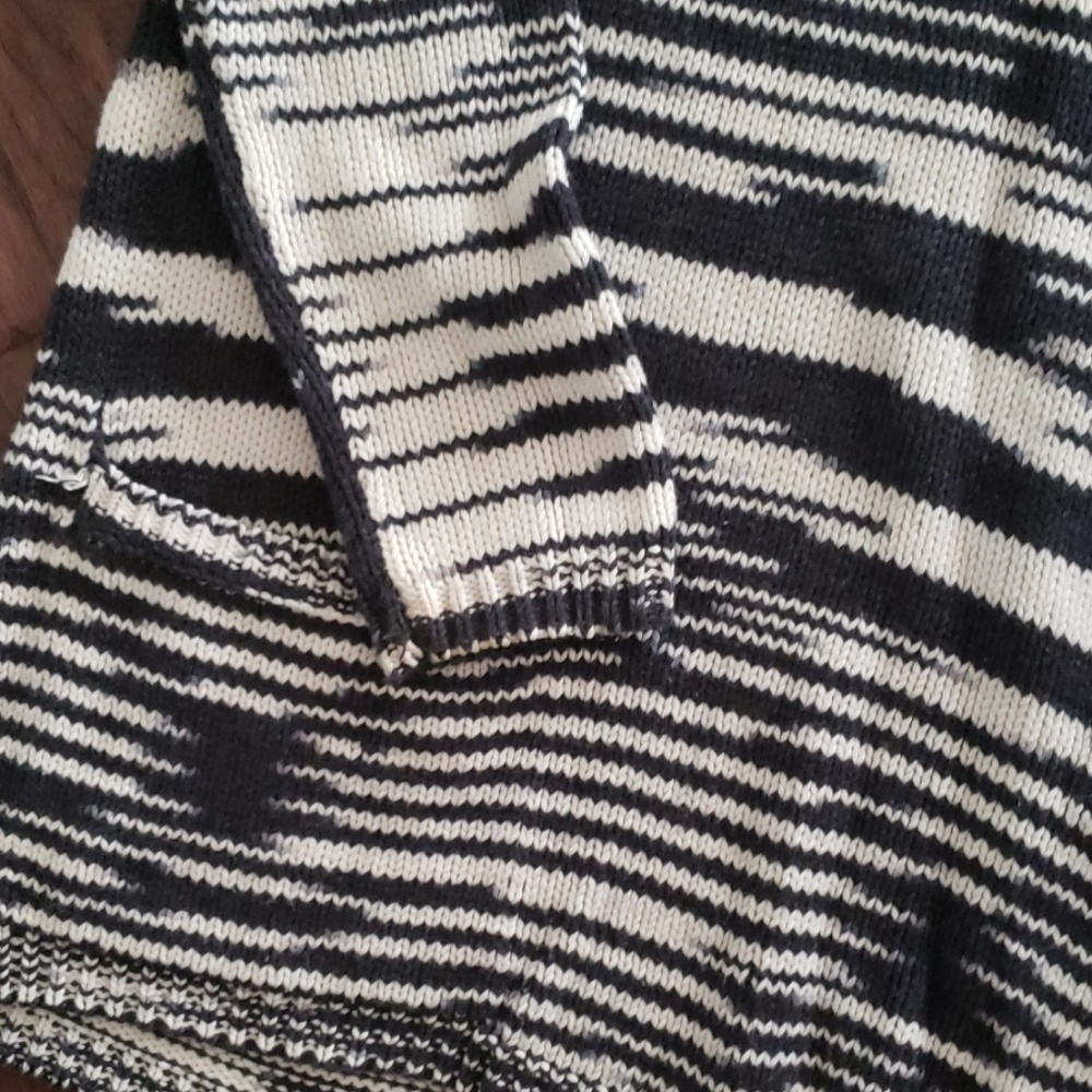 Sweater - Picture 3 of 3